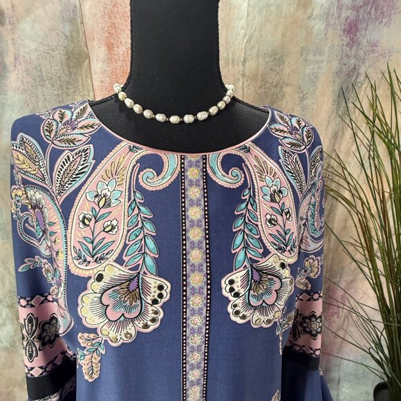 New πShelby & Palmer Beautiful Floral Shift Dress w/ Eye-catching Bell Sleeves - Picture 4 of 14